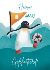 Verjaardagskaart voor kind met pinguïn en voetbal