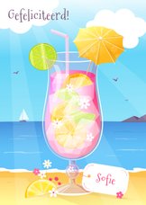 Zomerse verjaardagskaart cocktail tropisch bloesem naamlabel