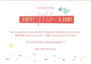 Feestelijke uitnodiging kinderfeestje met feestende hartjes 3