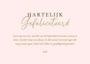 Felicitatiekaart geboorte meisje rotan wiegje met baby. 3