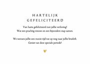 Felicitatiekaart verloofd goud stijlvol hartjes ringen 3