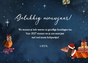 Grappige nieuwjaarskaart met teckel met lampjes en cadeau's 3