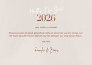 Hippe nieuwjaarskaart foto's healthy new year 2026 op beige 3