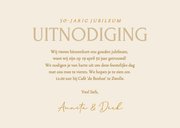 Jubileumfeest uitnodiging met goudfolie takjes en foto's 3