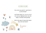 Lieve uitnodiging eerste verjaardag regenboogjes en hartjes 3