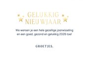 Nieuwjaarskaart 2026 met klok op 12 uur en vuurwerk 3