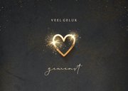 Nieuwjaarskaart met gouden jaartal en een sprankelend hart 2