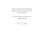 Nieuwjaarskaart met gouden jaartal en een sprankelend hart 3