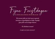 Paars kerstkaartje met sterren en gouden cijfers heelal 3