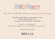 Uitnodiging retro gekleurde letters champagne 3