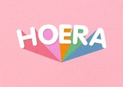 Verjaardagskaart 'HOERA' regenboog roze 2