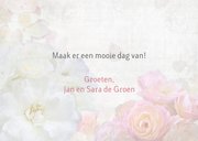 Verjaardagskaart met witte en roze rozen 3