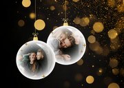 Zwarte stijlvolle kerstkaart met fotocollage kerstbal goud 2