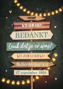 Bedankkaart trouwen houten wegwijzers lampjes krijt