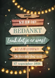 Bedankkaart trouwen houten wegwijzers lampjes krijt