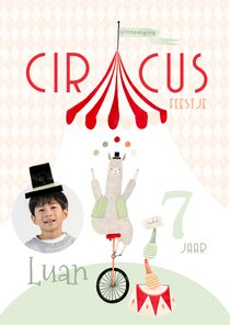 Circus kinderfeestje uitnodiging alpaca balanceren foto