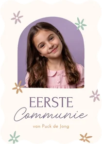 Communie uitnodiging golf vorm met bloemetjes en foto
