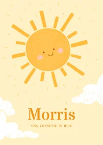 Geboortekaartje lachend zonnetje tussen wolkjes