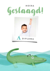 Geslaagd hip krokodil zwemdiploma foto