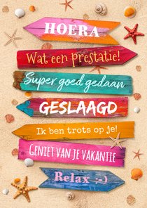 Geslaagd kaart tropisch strand wegwijzers relax schelpen