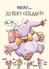 Geslaagde olifant met limonade en klappende handen