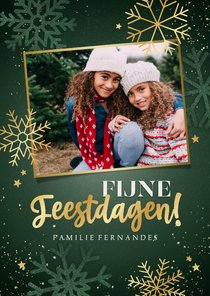 Groene kerstkaart 'Fijne Feestdagen' sneeuwvlokken en foto