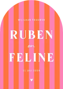 Hip en trendy trouwkaartje gestreept roze oranje hartje boog