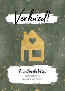 Hippe kerst verhuiskaart met huisje, verf en gouden spetters
