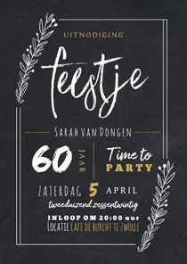 Hippe uitnodiging krijtbord look met feestje en takjes