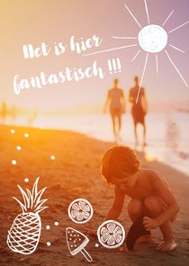 Hippe vakantiekaart met foto en zomerse tekeningen.