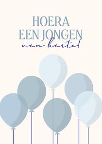 Hoera een jongen felicitatiekaartje met ballonnen blauw