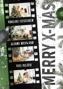 Kerstkaart 35mm fotorol op sneeuw en hout groen