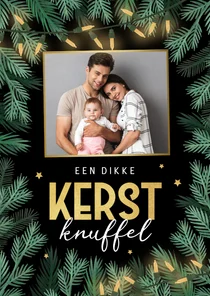 Kerstkaart dennentakjes foto goud kerstknuffel lampjes