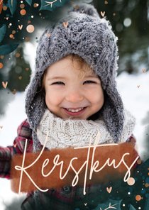 Kerstkaart grote foto met takjes, besjes en hartjes kader