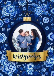 Kerstkaart kerstbal delfts blauwe bloemen kerstgroetjes