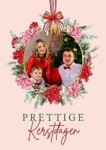 Kerstkaart kerstbal met strik en bloemen