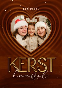 Kerstkaart kerstknuffel met foto in hart op achtergrond