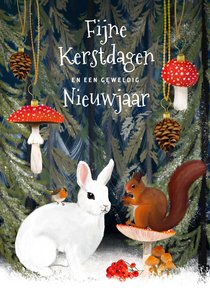 Kerstkaart met bosdieren en kersthangers