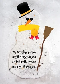 Kerstkaart met een sneeuwpop met friese tekst