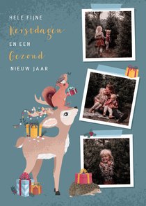 Kerstkaart met fotocollage en illustratie van bosdieren