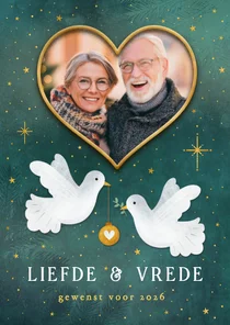 Kerstkaart vrede en liefde met vredesduif en foto in hartje