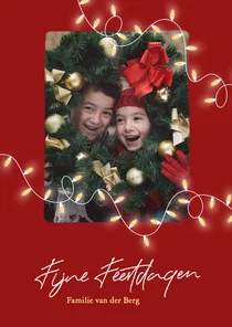 Kerstkaartje met foto en kerstlampjes in rood
