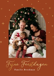 Kerstkaartje met foto in boog en sterretjes rood goudfolie