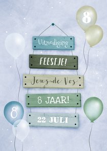 Kinderfeestje met feestelijke ballonnen en bordjes