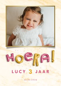 Kinderfeestje uitnodiging folieballonnen 'hoera' roze/goud