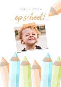 Kinderkaart Veel plezier op school oranje kleurpotloden