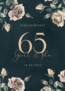 Klassieke jubileum uitnodiging 65 jaar getrouwd met bloemen