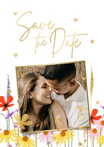 Kleurrijke save the date met zomerbloemen en goud