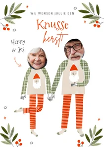 Knusse kerstkaart stel in pyjama met foto en bladeren