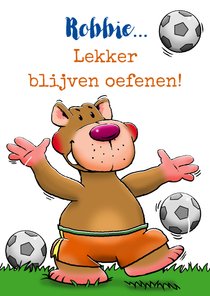 Leuke kinderkaart met grappig voetballend beertje